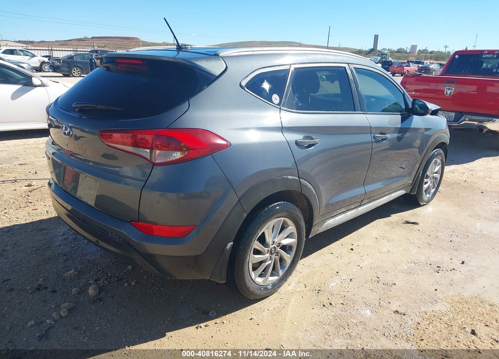 2017 HYUNDAI TUCSON SE VIN: KM8J33A41HU552220