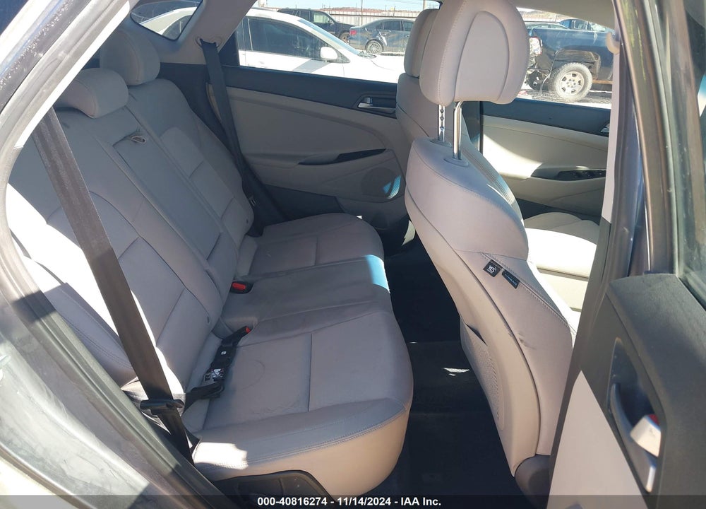 2017 HYUNDAI TUCSON SE VIN: KM8J33A41HU552220