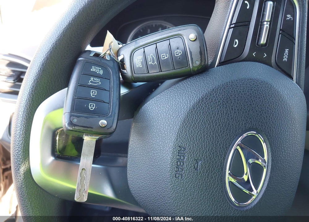 2019 HYUNDAI SANTA FE SE VIN: 5NMS23AD8KH094010