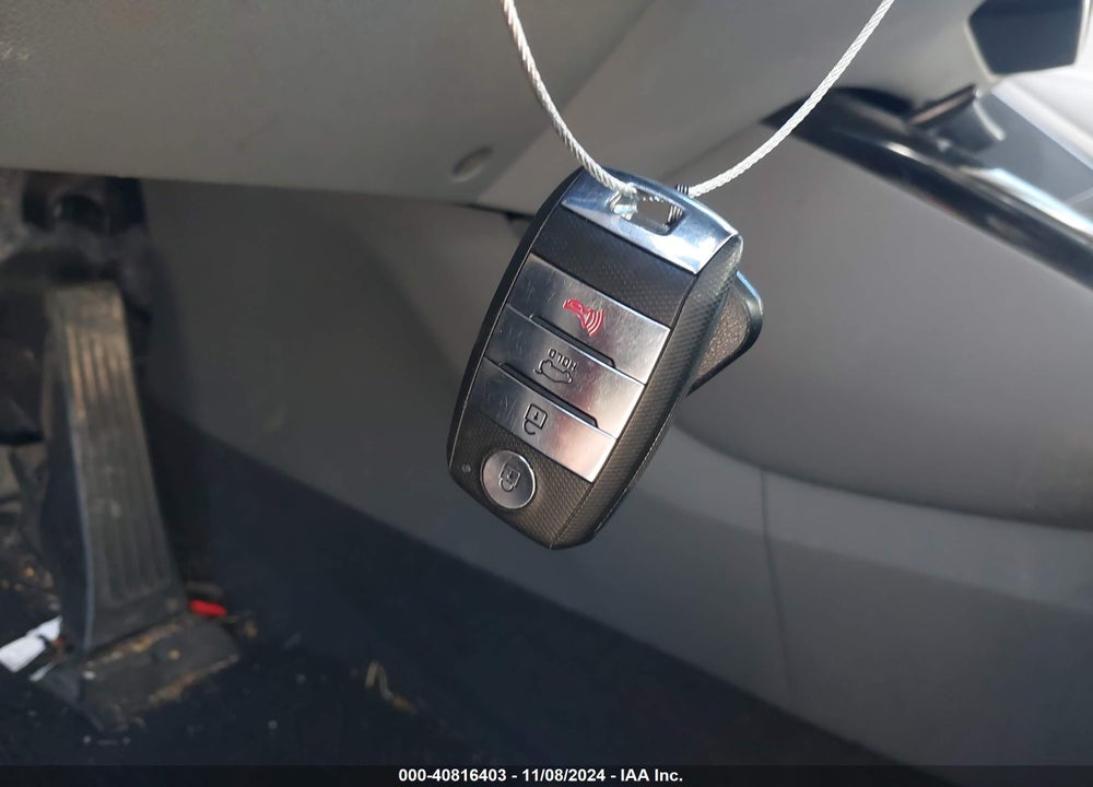 2016 KIA SORENTO 3.3L SX VIN: 5XYPKDA50GG087090