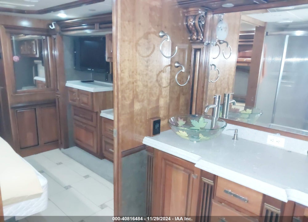 2011 TIFFIN MOTORHOMES INC ALLEGRO BUS VIN: 5VBBA87A6BA112972