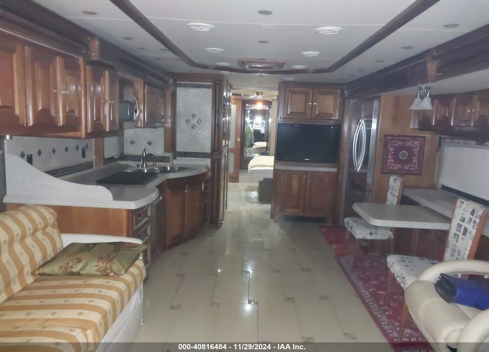 2011 TIFFIN MOTORHOMES INC ALLEGRO BUS VIN: 5VBBA87A6BA112972