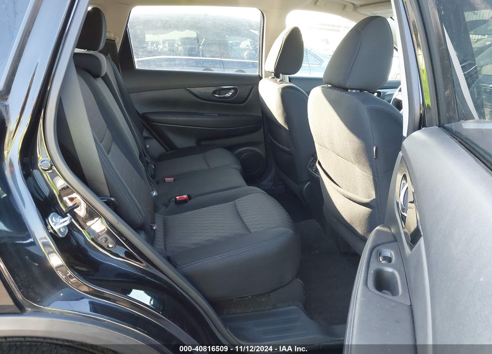2017 NISSAN ROGUE VIN: 5N1AT2MV7HC776936