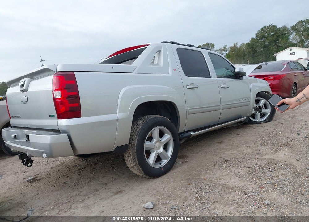 2011 CHEVROLET AVALANCHE 1500 VIN: 3GNTKFE3XBG385733