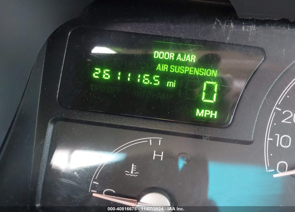 2004 LINCOLN TOWN CAR SIGNATURE VIN: 1LNHM81W74Y656854