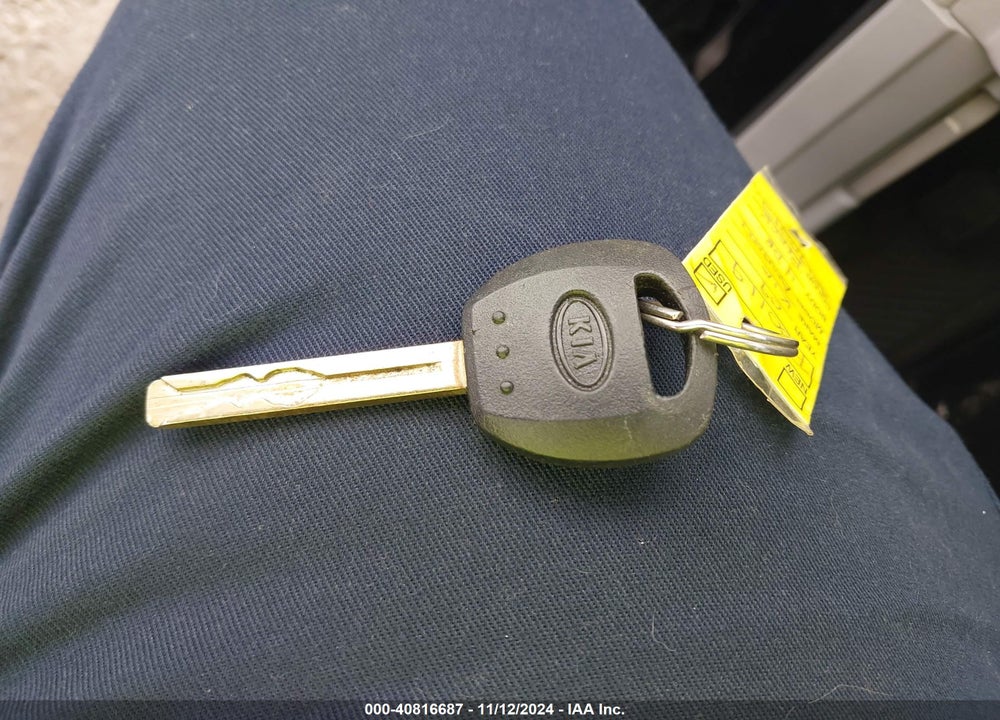 2009 KIA AMANTI VIN: KNALD225395170212