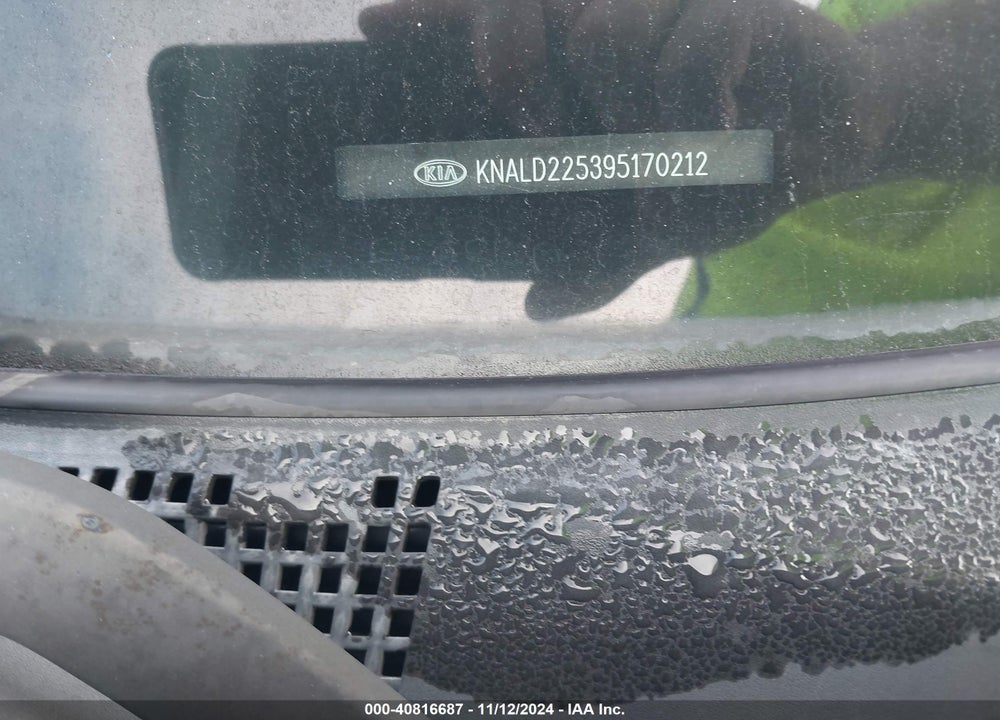 2009 KIA AMANTI VIN: KNALD225395170212