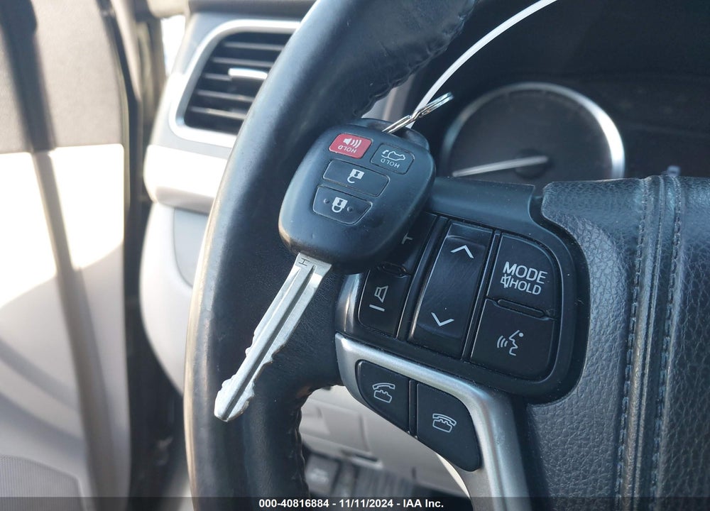 2014 TOYOTA HIGHLANDER VIN: 5TDBKRFH0ES050843