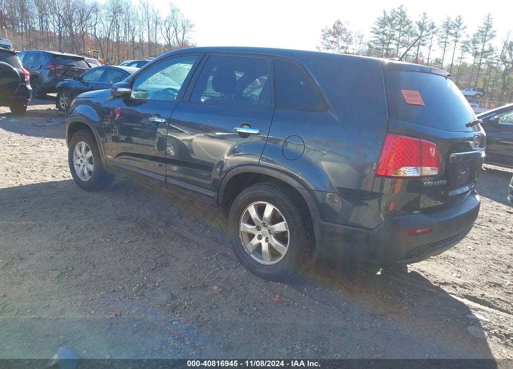 2011 KIA SORENTO LX VIN: 5XYKTCA15BG072950