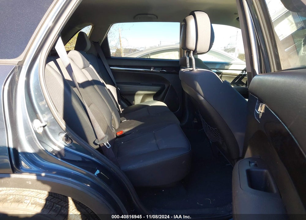 2011 KIA SORENTO LX VIN: 5XYKTCA15BG072950