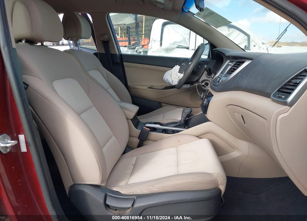 2017 HYUNDAI TUCSON SE VIN: KM8J33A41HU389150