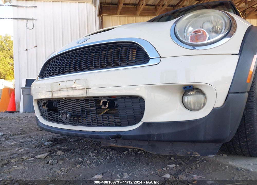 2008 MINI COOPER S VIN: WMWMF73578TT88254