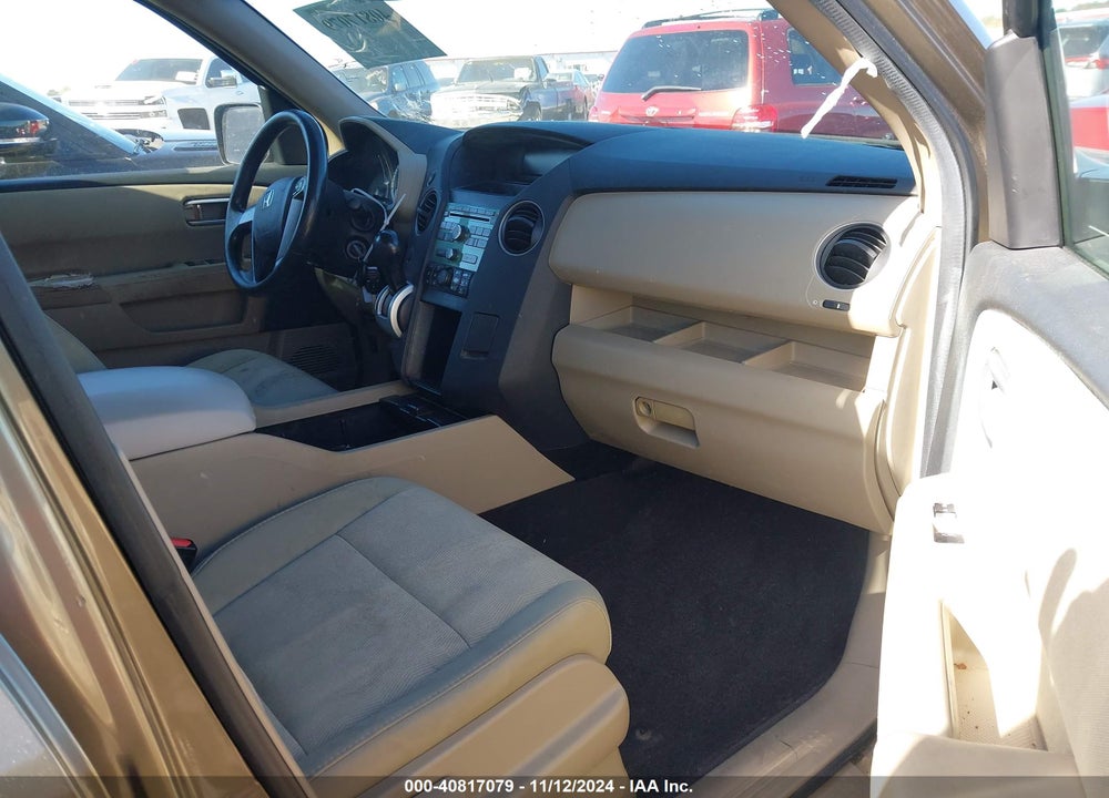 2011 HONDA PILOT LX VIN: 5FNYF4H25BB097943