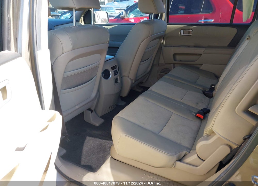 2011 HONDA PILOT LX VIN: 5FNYF4H25BB097943