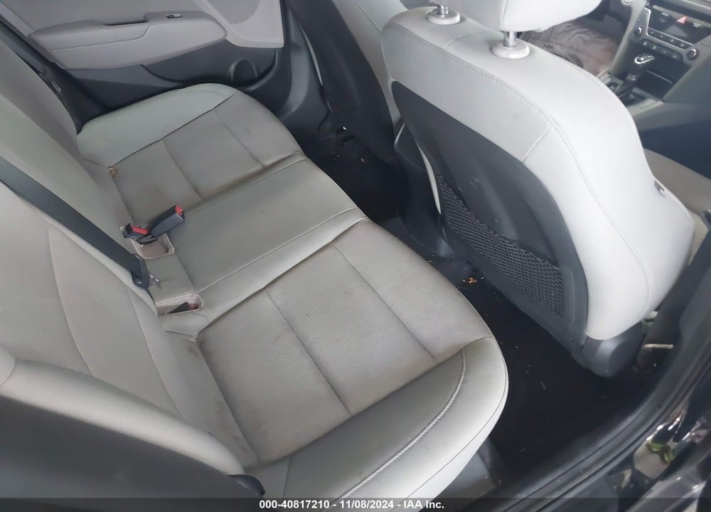 2017 HYUNDAI ELANTRA SE VIN: 5NPD84LF0HH066838