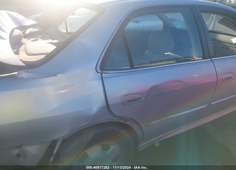 2001 HONDA ACCORD 3.0 EX VIN: 1HGCG16541A049247