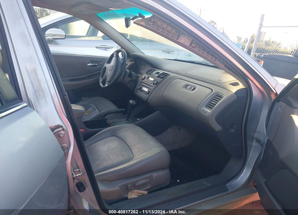 2001 HONDA ACCORD 3.0 EX VIN: 1HGCG16541A049247