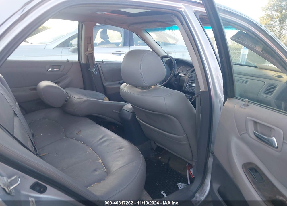 2001 HONDA ACCORD 3.0 EX VIN: 1HGCG16541A049247