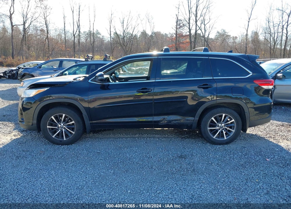 2017 TOYOTA HIGHLANDER XLE VIN: 5TDJZRFH5HS464616