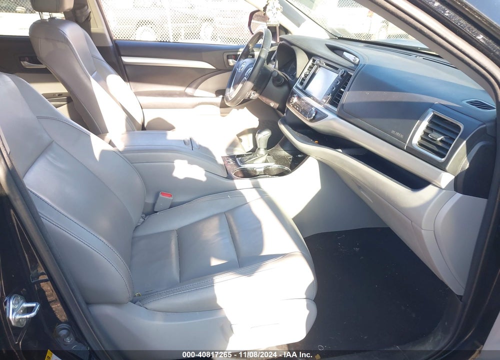 2017 TOYOTA HIGHLANDER XLE VIN: 5TDJZRFH5HS464616