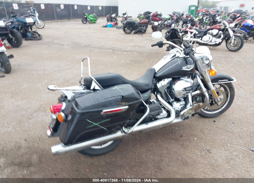 2015 HARLEY-DAVIDSON FLHR ROAD KING VIN: 1HD1FBM19FB675746