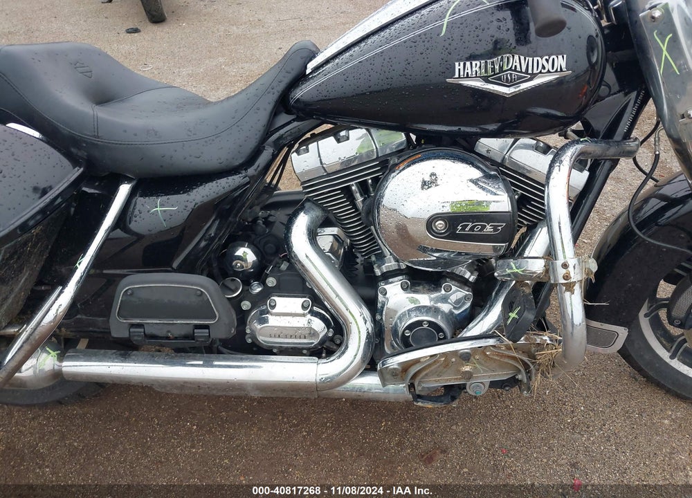 2015 HARLEY-DAVIDSON FLHR ROAD KING VIN: 1HD1FBM19FB675746