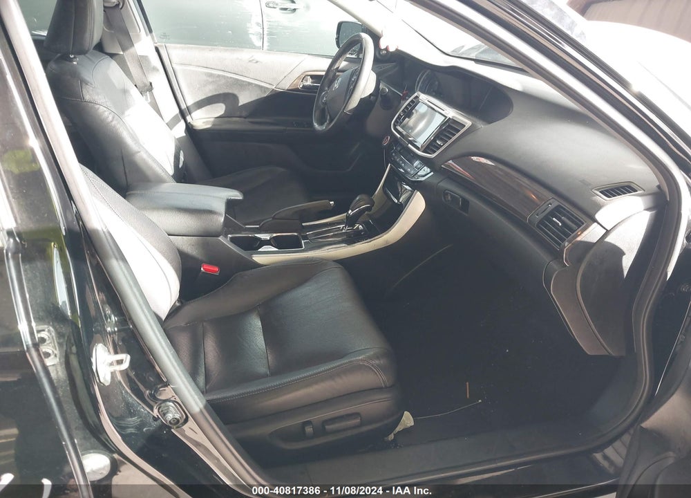 2017 HONDA ACCORD EX-L VIN: 1HGCR2F89HA195521