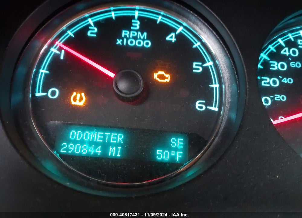 2014 CHEVROLET SUBURBAN 1500 LT VIN: 1GNSKJE72ER141712
