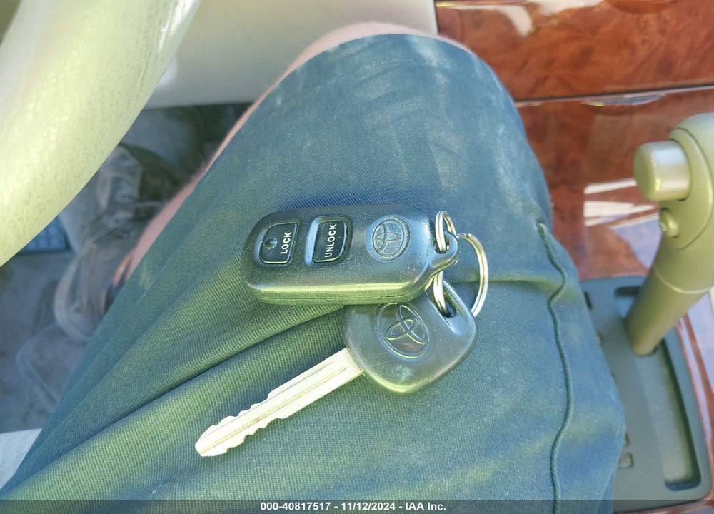 2005 TOYOTA COROLLA LE VIN: 1NXBR32E05Z347459