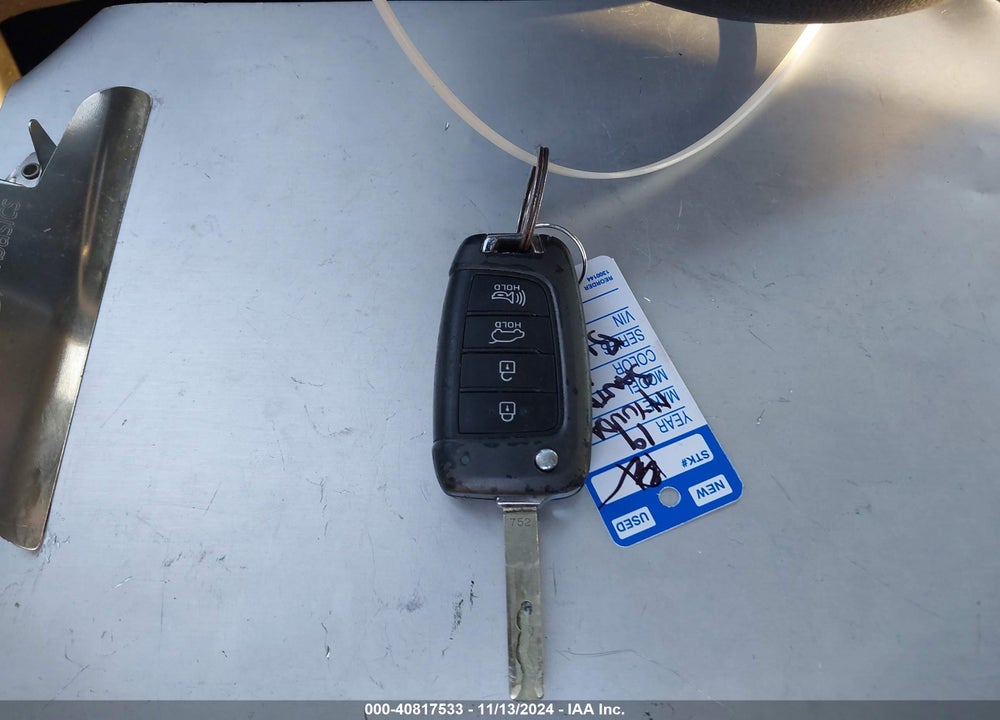 2019 HYUNDAI SANTA FE SE VIN: 5NMS23AD3KH031574