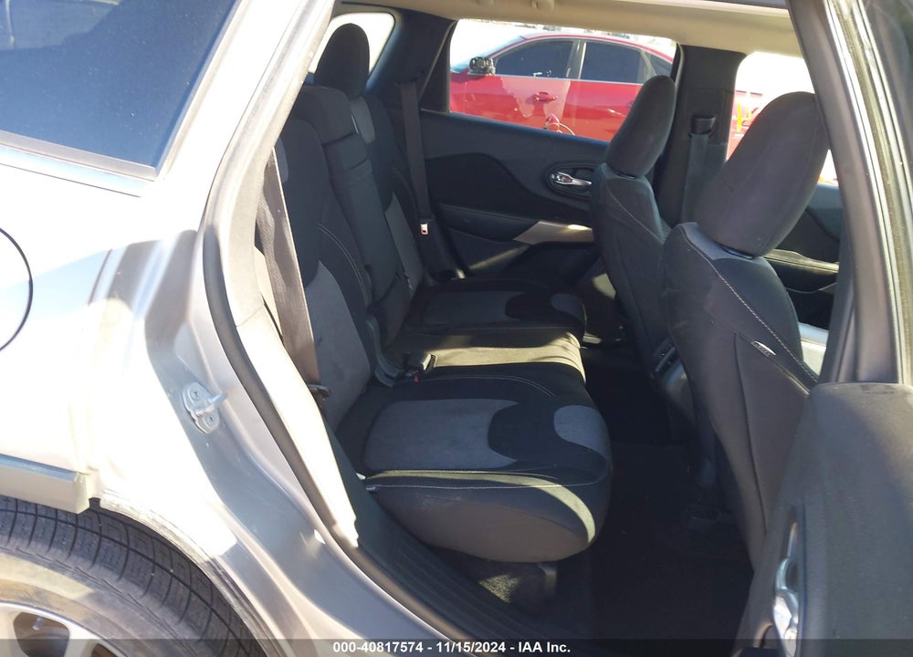 2018 JEEP CHEROKEE LATITUDE 4X4 VIN: 1C4PJMCB5JD570781