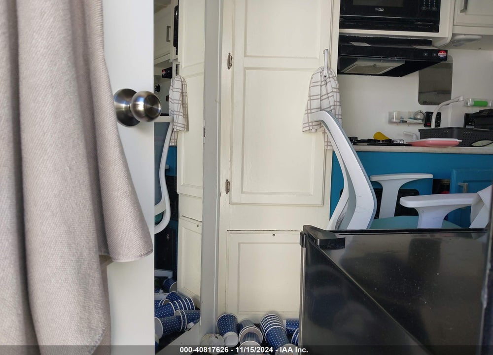 2015 JAYCO JAYFLIGHT TRAVEL TRAILER VIN: 1UJBJOAJOF17A0659