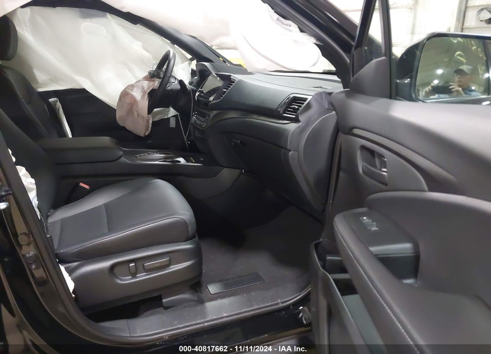 2024 HONDA PASSPORT AWD EX-L VIN: 5FNYF8H5XRB008105