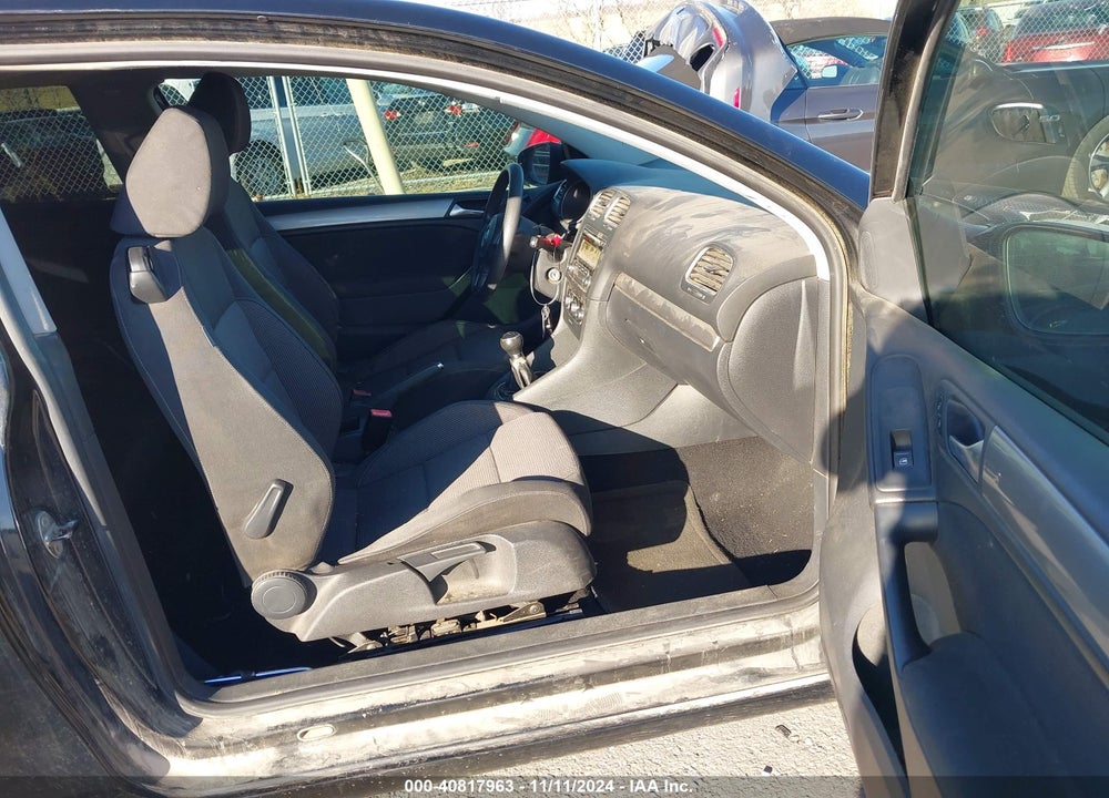 2011 VOLKSWAGEN GOLF 2.5L 2-DOOR VIN: WVWAA7AJ1BW018668