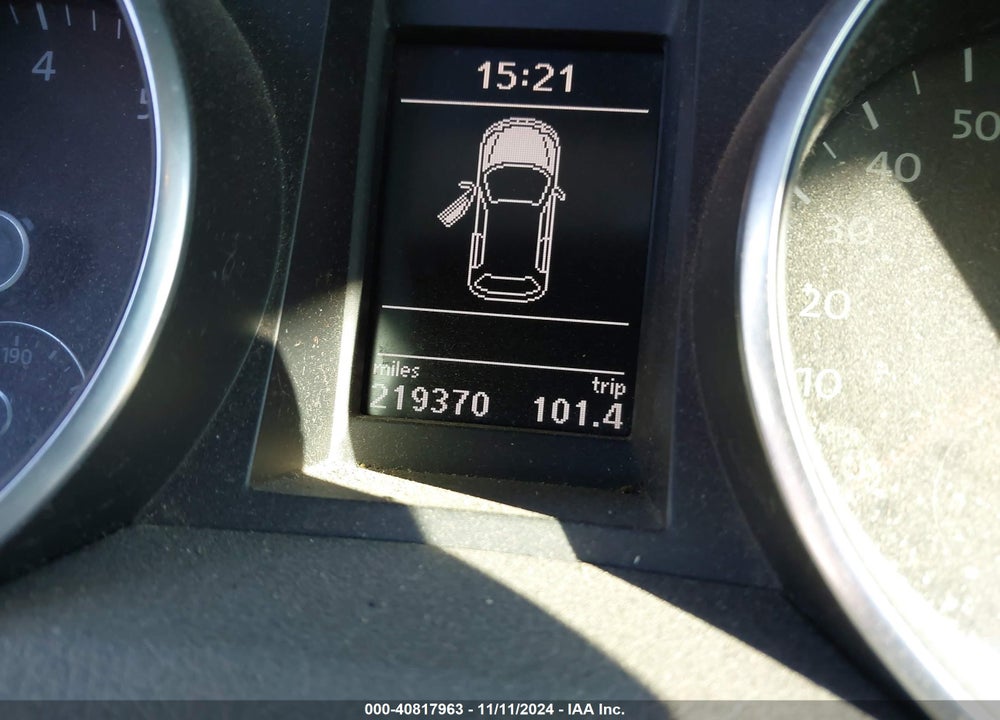 2011 VOLKSWAGEN GOLF 2.5L 2-DOOR VIN: WVWAA7AJ1BW018668