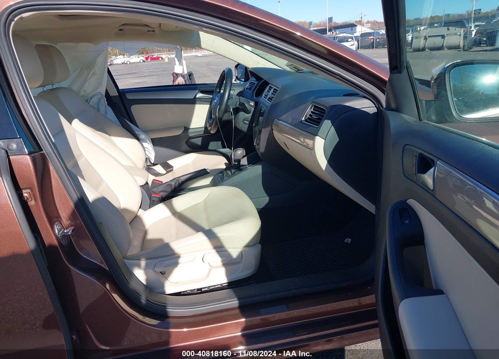2017 VOLKSWAGEN JETTA 1.4T SE VIN: 3VWDB7AJ3HM390092