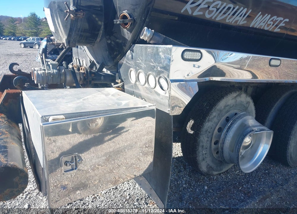2016 PETERBILT 389 VIN: 1NPXL40X9GD334033