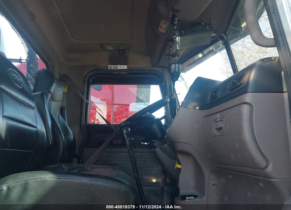 2016 PETERBILT 389 VIN: 1NPXL40X9GD334033