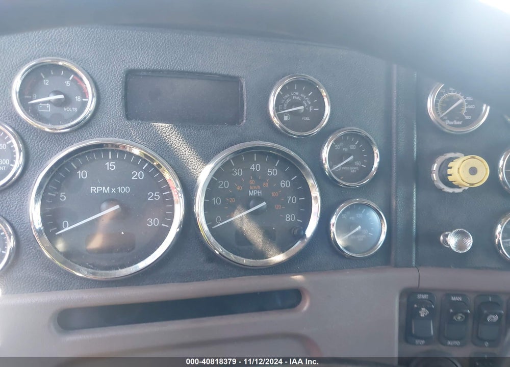 2016 PETERBILT 389 VIN: 1NPXL40X9GD334033