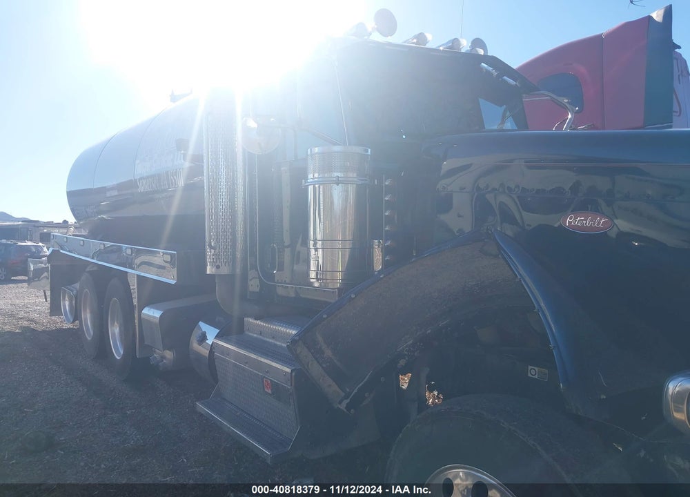 2016 PETERBILT 389 VIN: 1NPXL40X9GD334033