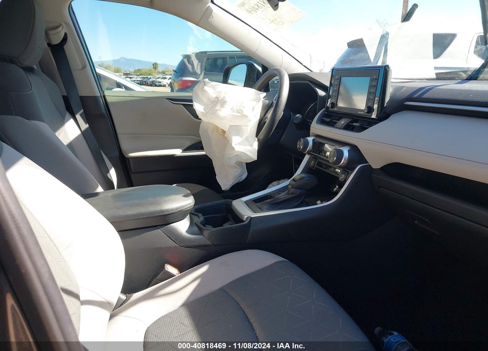 2021 TOYOTA RAV4 XLE VIN: 2T3W1RFVXMC102861