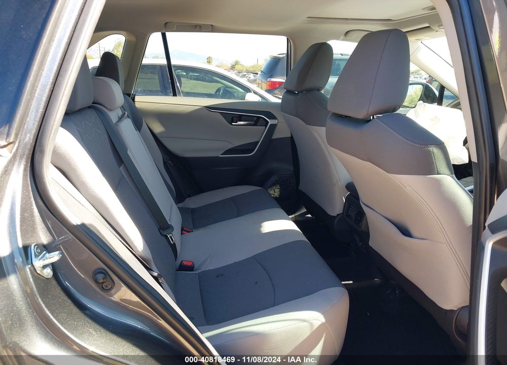 2021 TOYOTA RAV4 XLE VIN: 2T3W1RFVXMC102861