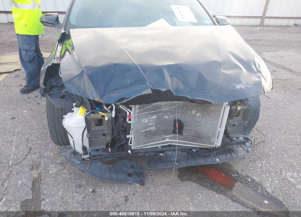 2022 HYUNDAI ELANTRA SEL VIN: 5NPLS4AG1NH074127