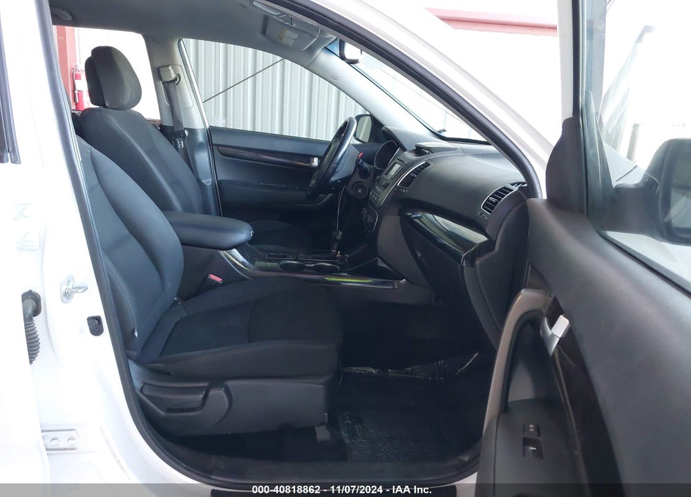 2014 KIA SORENTO LX V6 VIN: 5XYKT4A76EG462518
