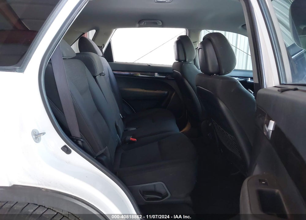2014 KIA SORENTO LX V6 VIN: 5XYKT4A76EG462518
