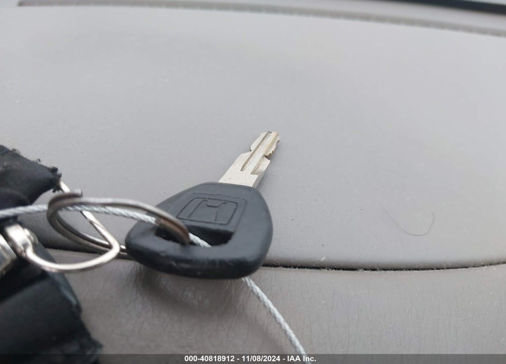 2001 HONDA CIVIC LX VIN: 1HGES16561L065851
