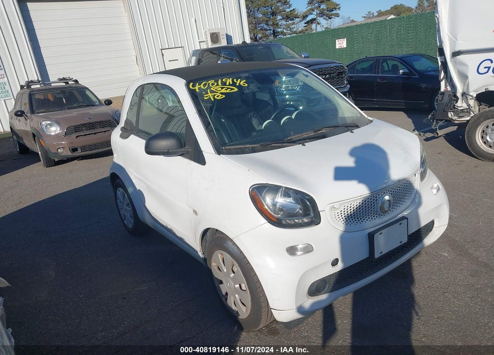 2017 SMART FORTWO VIN: WMEFJ5DA4HK168684