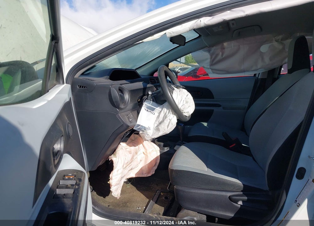 2014 TOYOTA PRIUS C ONE VIN: JTDKDTB37E1574585
