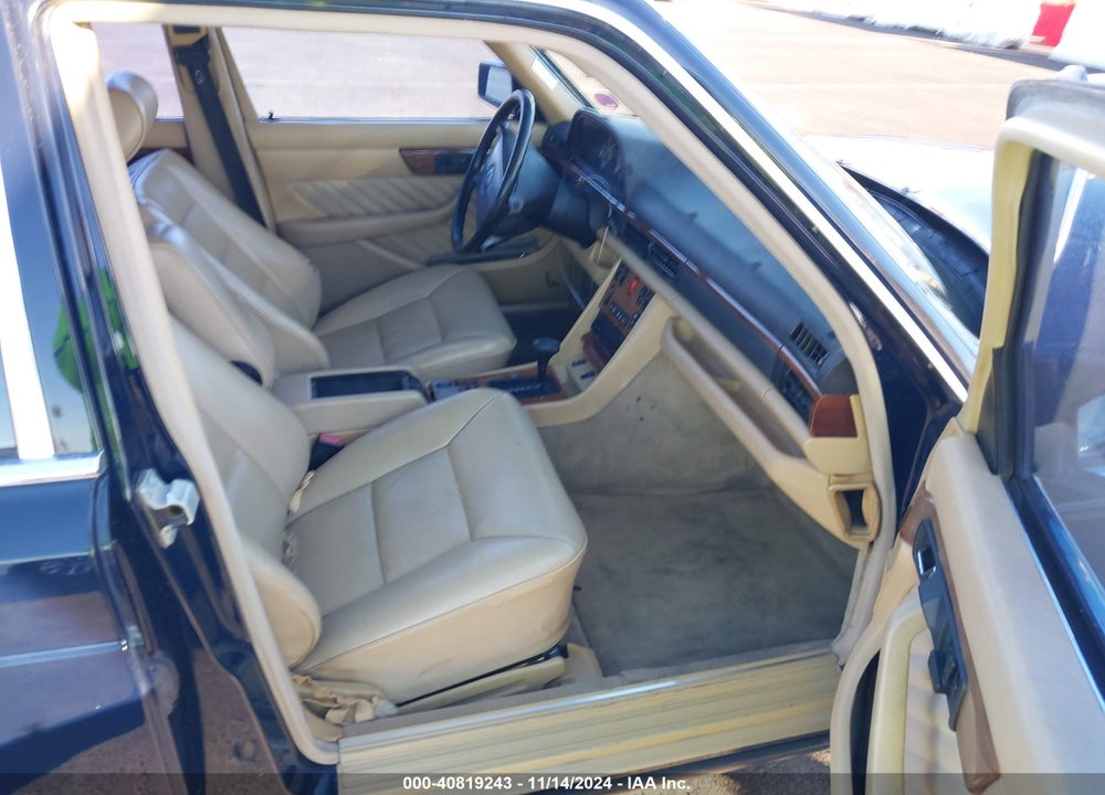 1990 MERCEDES-BENZ 560 SEL VIN: WDBCA39E1LA528038