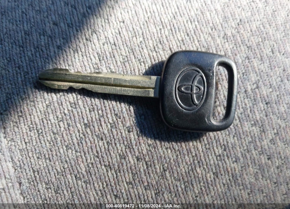 2000 TOYOTA CAMRY LE VIN: 4T1BG28K0YU992839